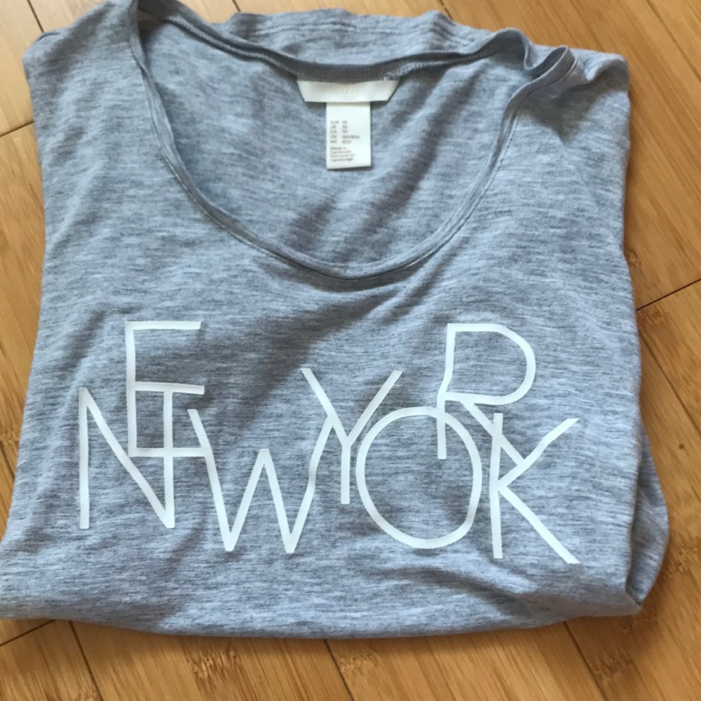 grey tee